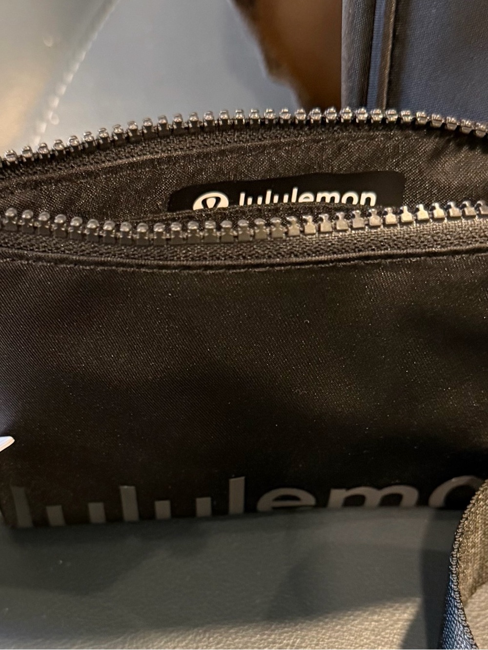 lululemon City Essentials Shoulder OR Crossbody Bag 3L and Clippable Card Pouch - Picture 6 of 8
